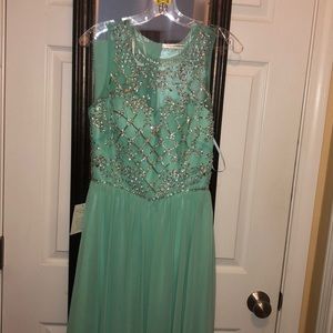 Prom Dress : New / Never worn.
